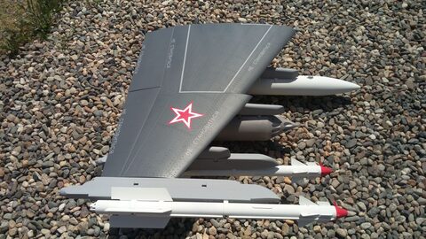 Yak 130 — závěsníky a podvěsy